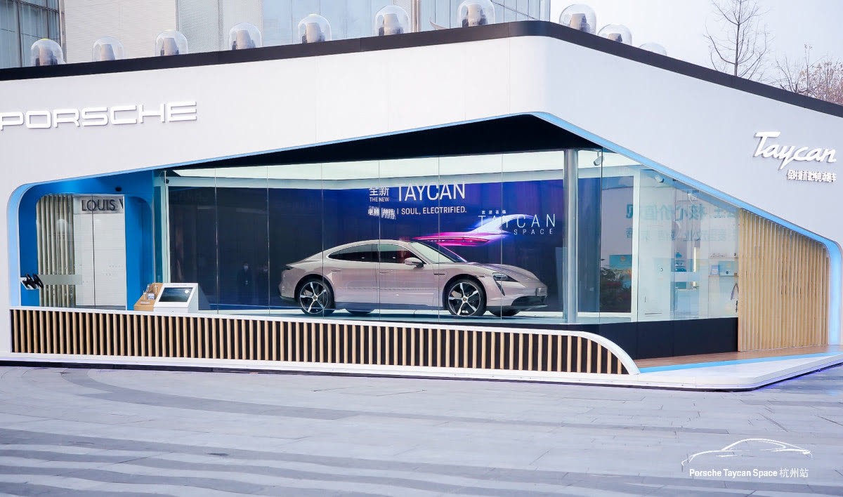 Porsche Taycan Space